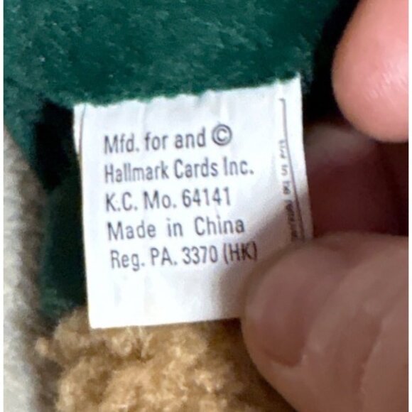 Vintage Hallmark Kiss Kiss Mistletoe Bear Green Overals Magnetic Nose 9" - Picture 5 of 6